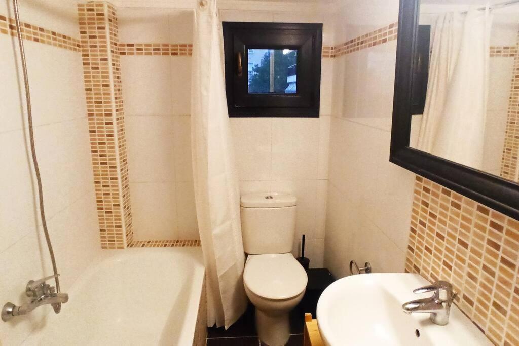 Grand Getaway Suite 300Mts From The Beach Περαία Εξωτερικό φωτογραφία