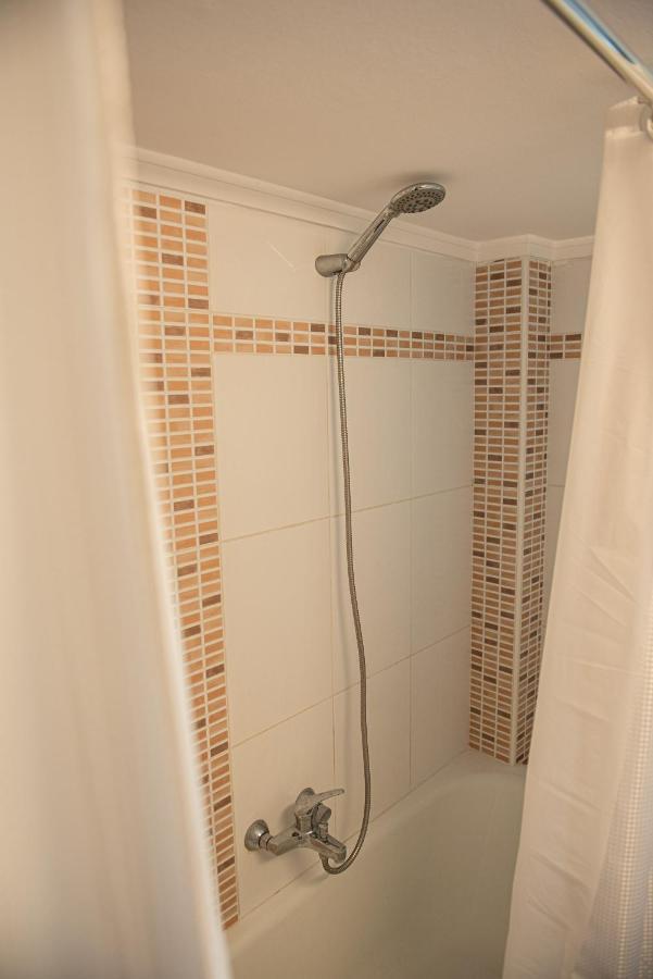 Grand Getaway Suite 300Mts From The Beach Περαία Εξωτερικό φωτογραφία