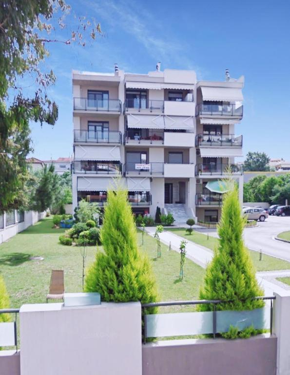 Grand Getaway Suite 300Mts From The Beach Περαία Εξωτερικό φωτογραφία